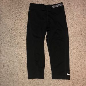 CROPPED NIKE PRO LEGGINGS